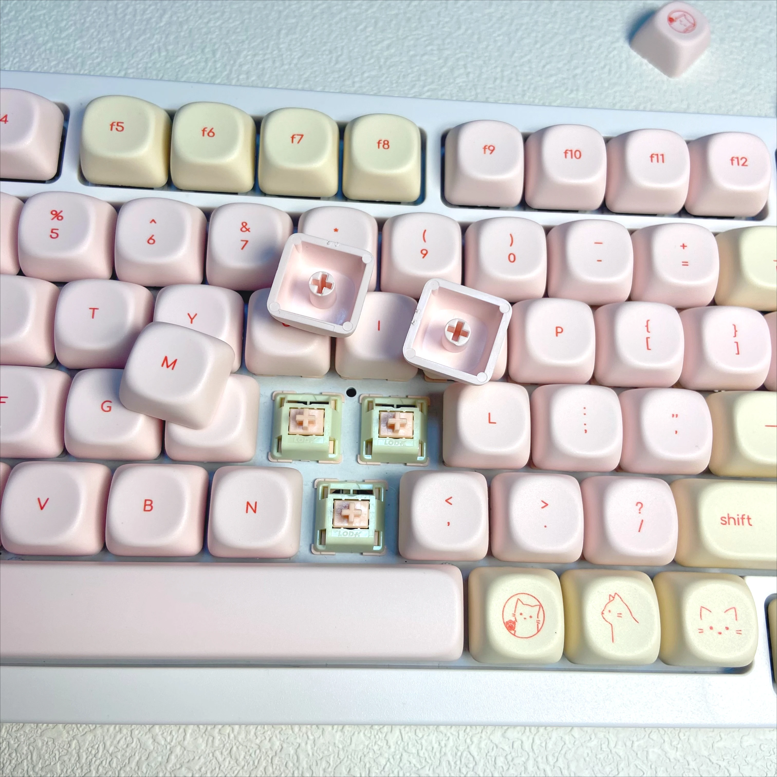 핑크 바쁜 고양이 미니멀리스트 작은 글꼴 사용자 정의  - Gaming Keyboard Mini 리뷰 및 가격